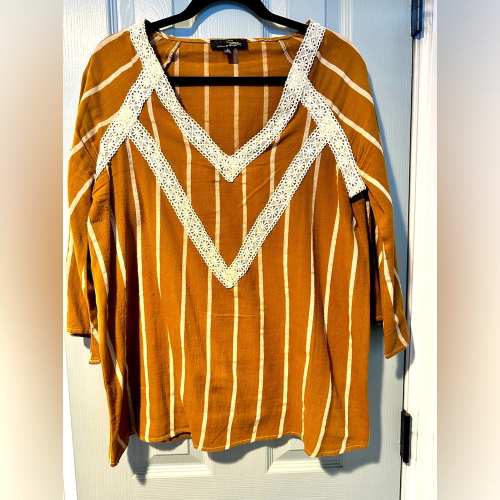 Suzanne Betro mustard/brown lightweight 3/4 bell sleeve blouse.
